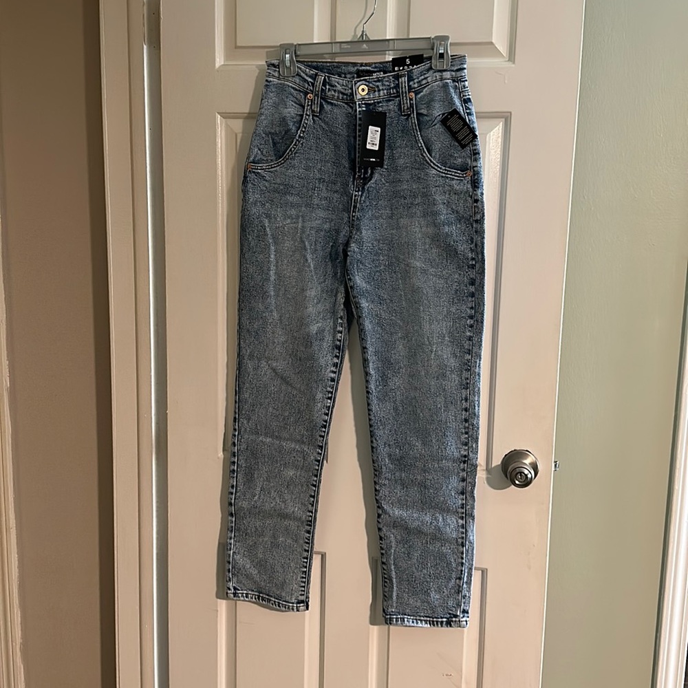 Keep it classy tapered mom jean